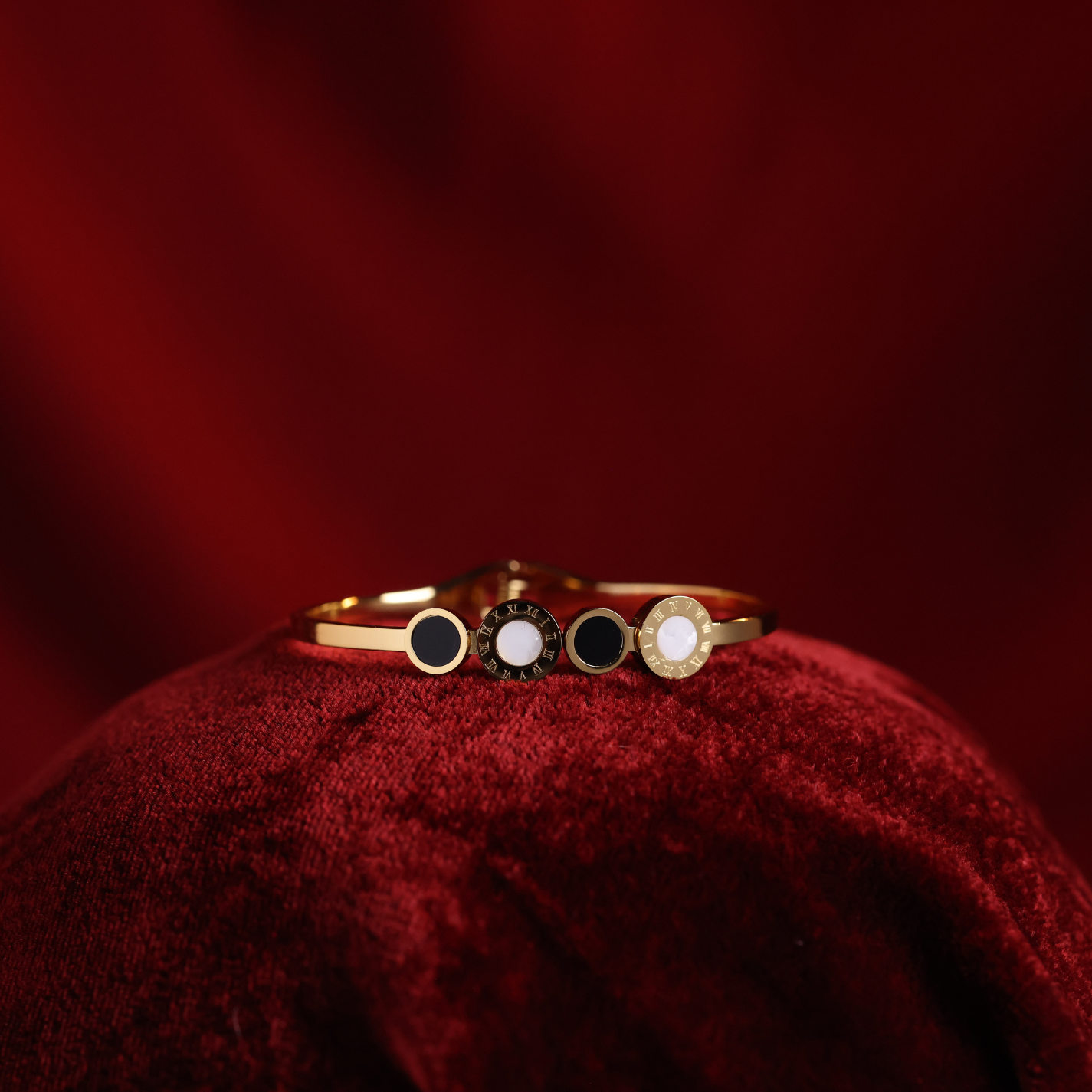 Anti Tarnish Classy Bracelet